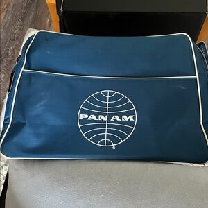 Vintage Pan am travel bag Good condition adjustable strap